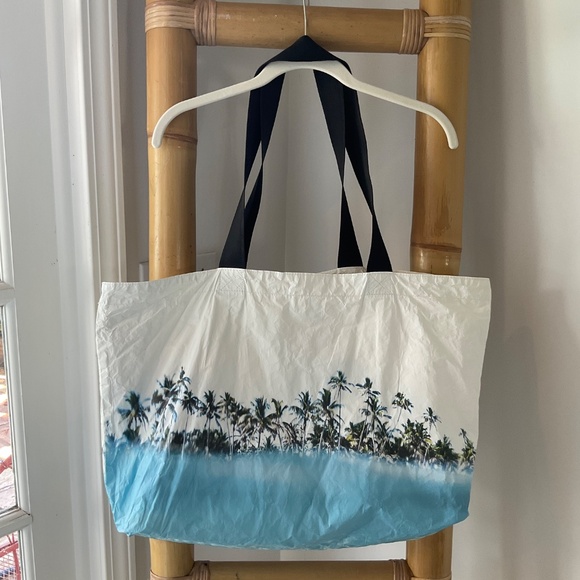 ALOHA Collection Temae Tahiti Large Reversible Bag - Picture 6 of 8